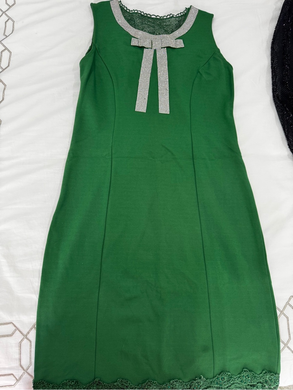 Green Sleeveless Midi Dress with Rhinestone Bow Accent